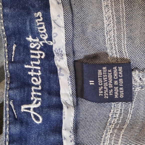 NWOT Amethyst Distressed Jeans Size 11 - Picture 3 of 10